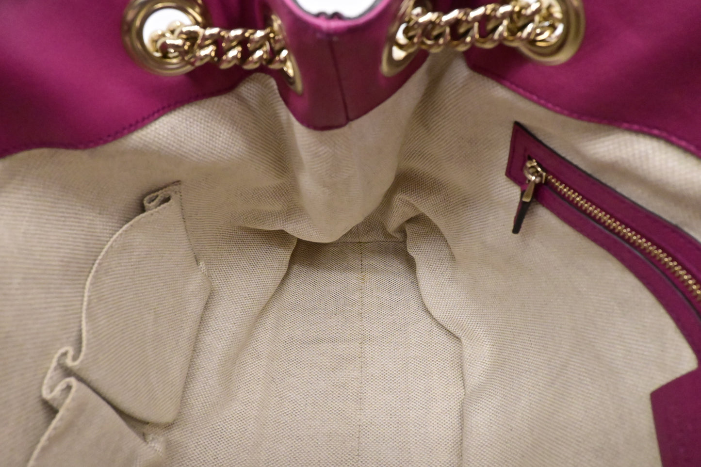 Gucci Soho Chain Shoulder Bag in Pink Red Leather