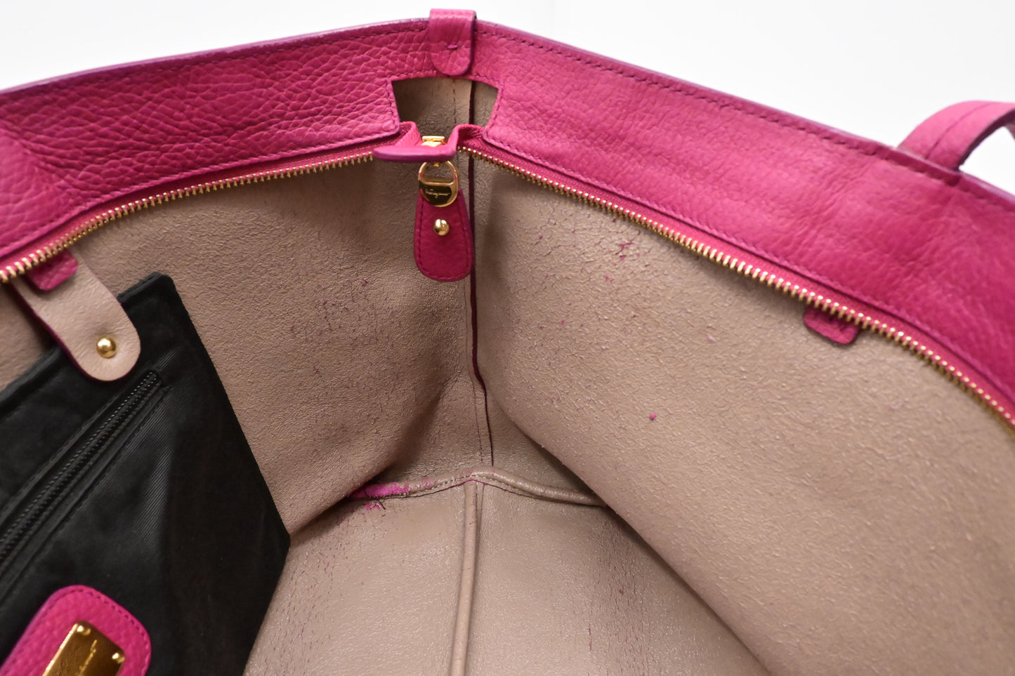 Ferragamo Zipped Tote in Pink Leather