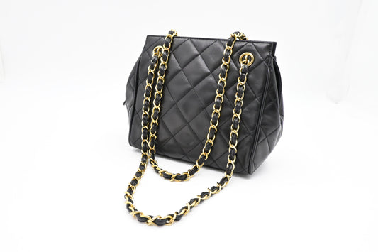 Chanel Shoulder Bag in Black Mattelassé Leather