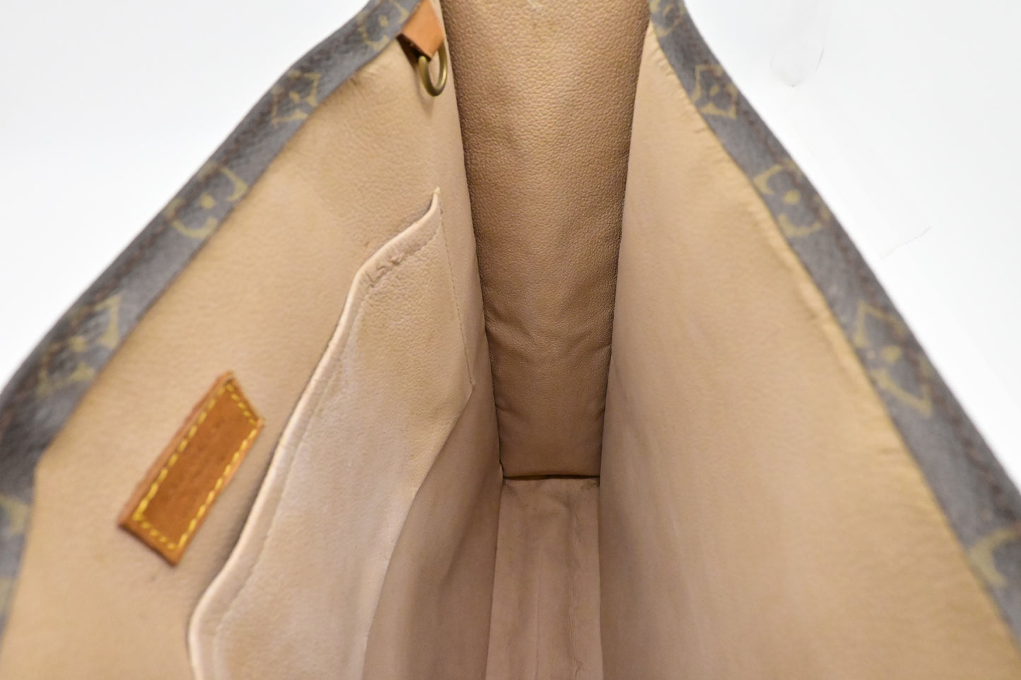 Louis Vuitton Sac Plat in Monogram Canvas
