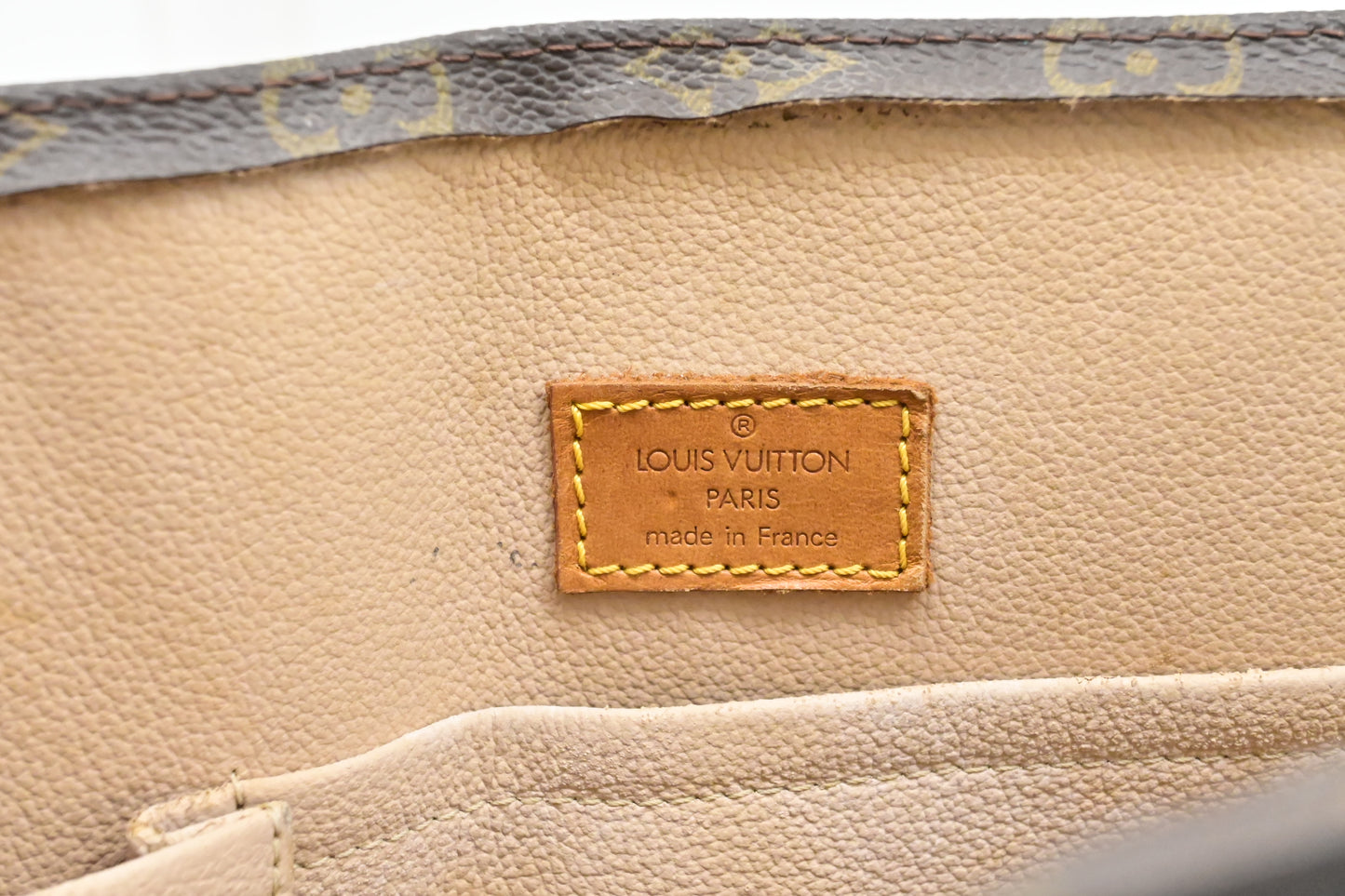 Louis Vuitton Sac Plat in Monogram Canvas