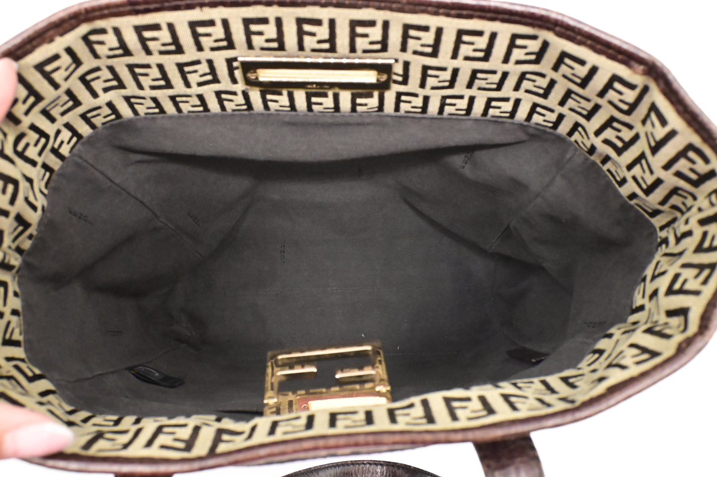 Fendi Shoulder Bag in Zucchino Canvas