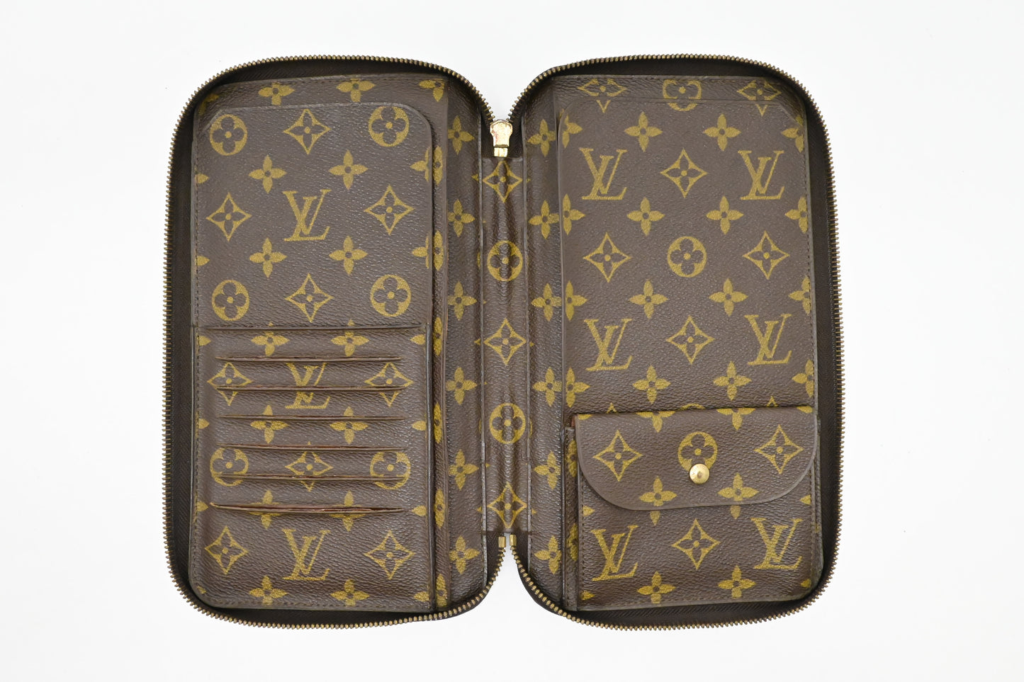 Louis Vuitton Poche Escapade in Monogram Canvas