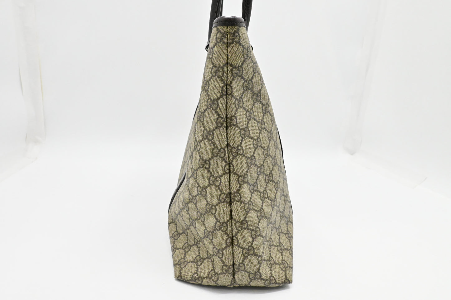 Gucci Shoulder Bag in GG Supreme Canvas