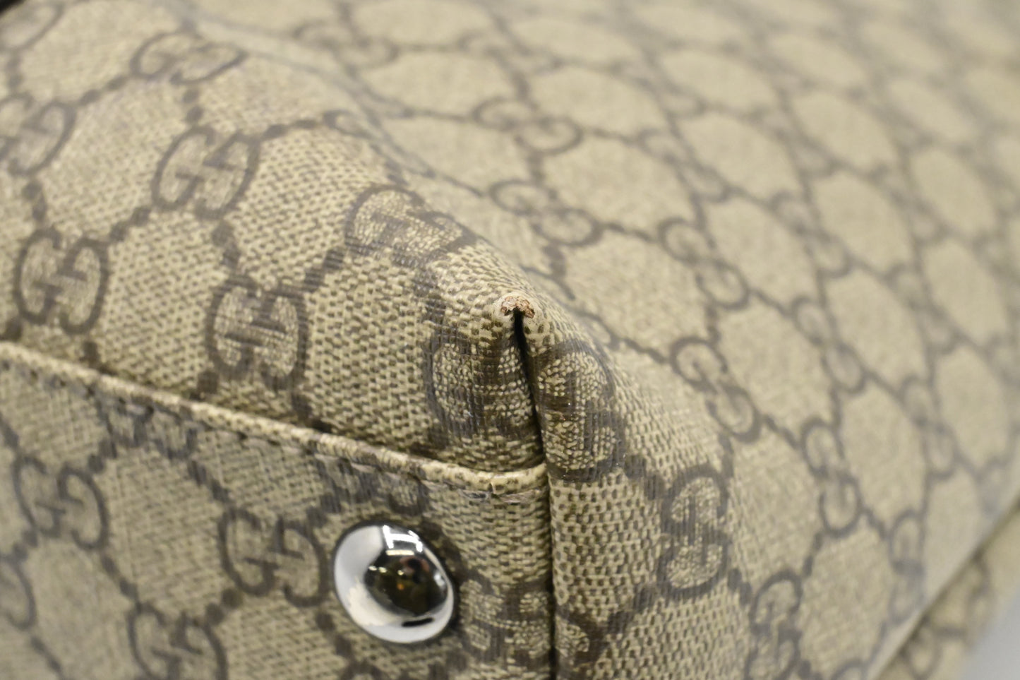 Gucci Shoulder Bag in GG Supreme Canvas