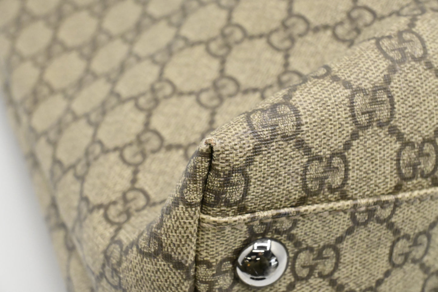 Gucci Shoulder Bag in GG Supreme Canvas