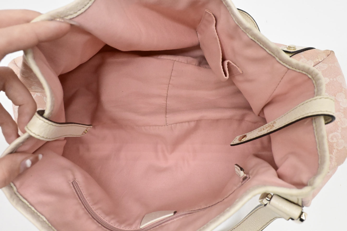 Gucci Abbey Hobo Bag in Pink GG Canvas