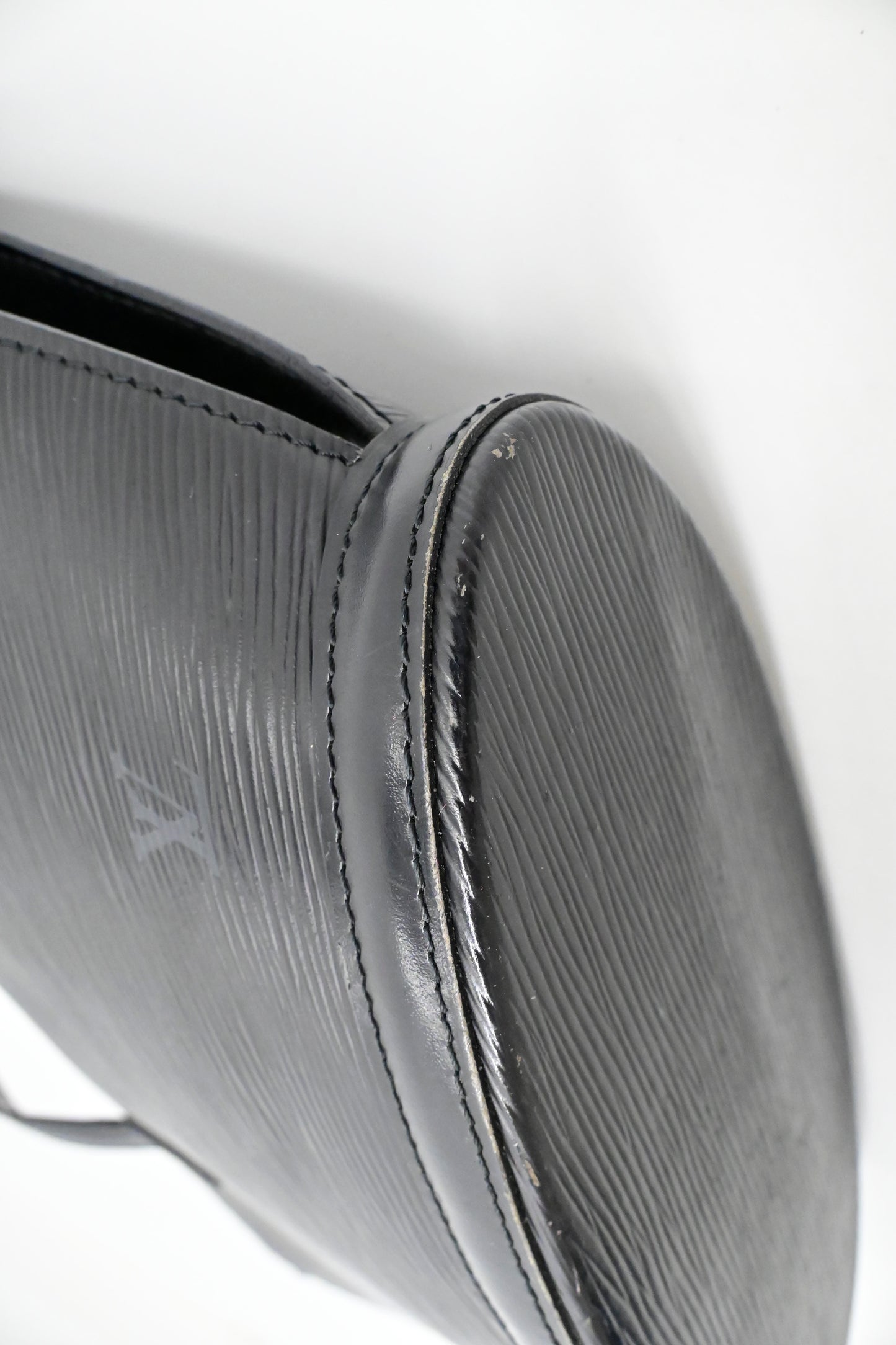 Louis Vuitton Saint Jacques in Black Epi Leather