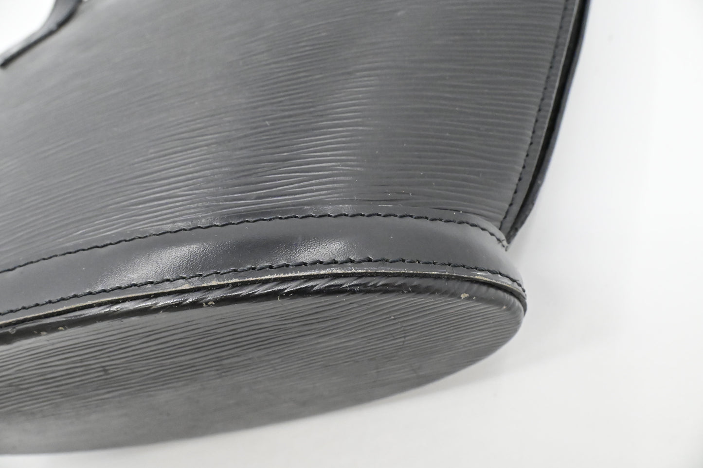 Louis Vuitton Saint Jacques in Black Epi Leather