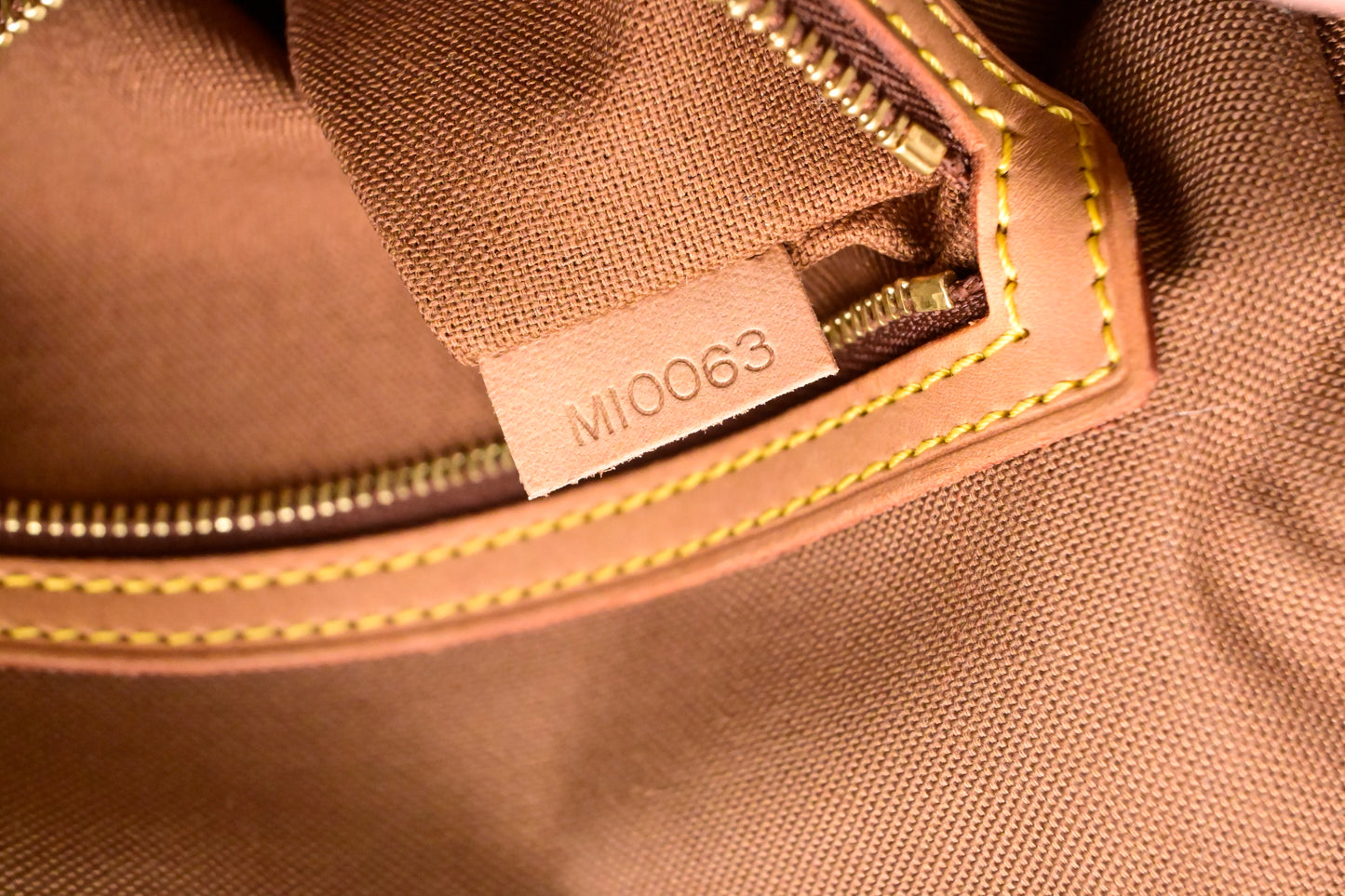 Louis Vuitton Looping PM in Monogram Canvas