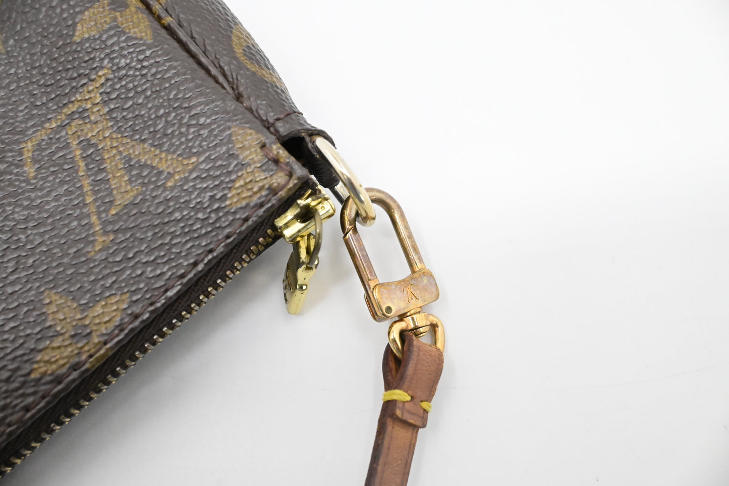 Louis Vuitton Pochette Accessoires in Monogram Canvas