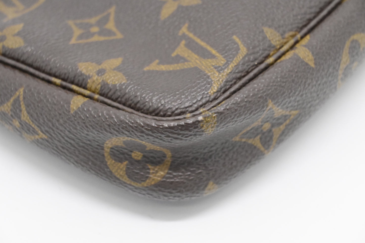 Louis Vuitton Pochette Accessoires in Monogram Canvas