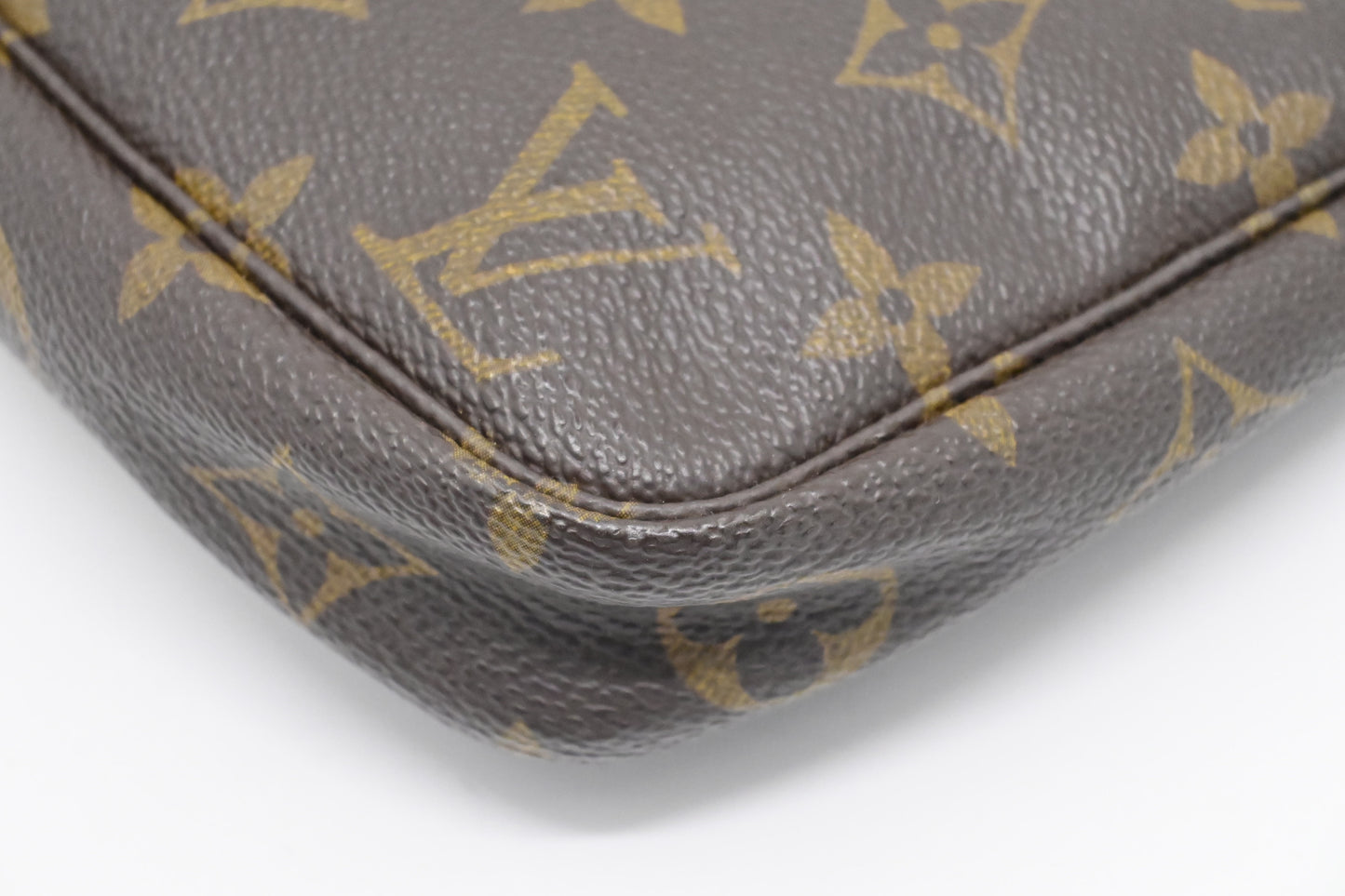 Louis Vuitton Pochette Accessoires in Monogram Canvas