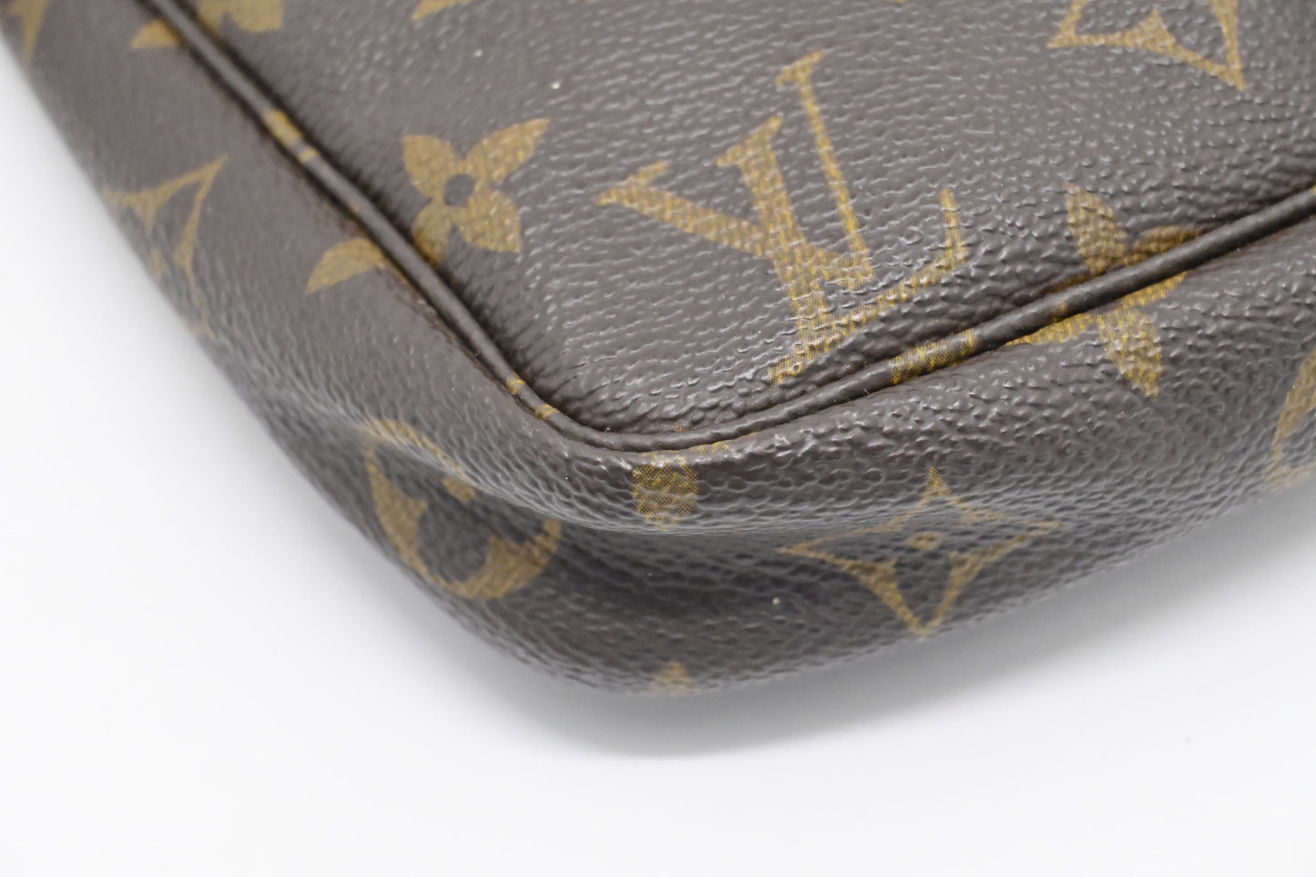 Louis Vuitton Pochette Accessoires in Monogram Canvas