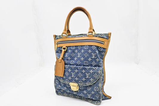 Louis Vuitton Sac Plat in Monogram Denim