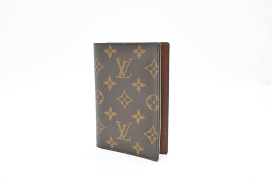 Louis Vuitton Passport Cover in Monogram Canvas