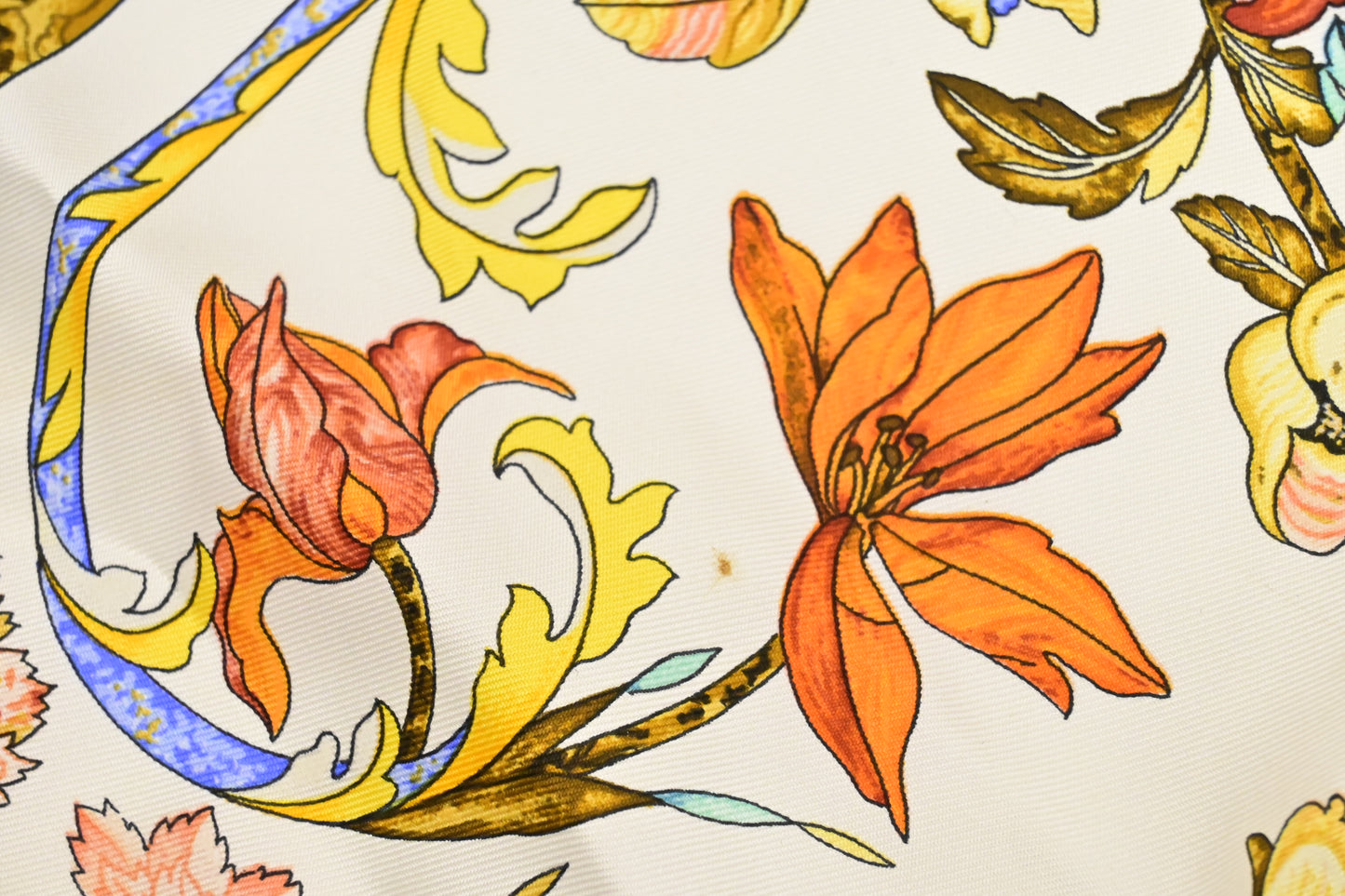 Hermes 'Pierres d'Orient et d'Occident' Carre 90 in Silk
