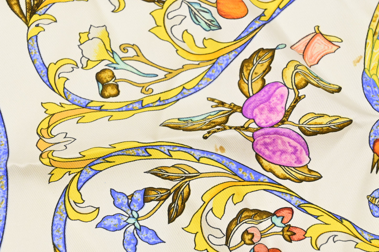 Hermes 'Pierres d'Orient et d'Occident' Carre 90 in Silk