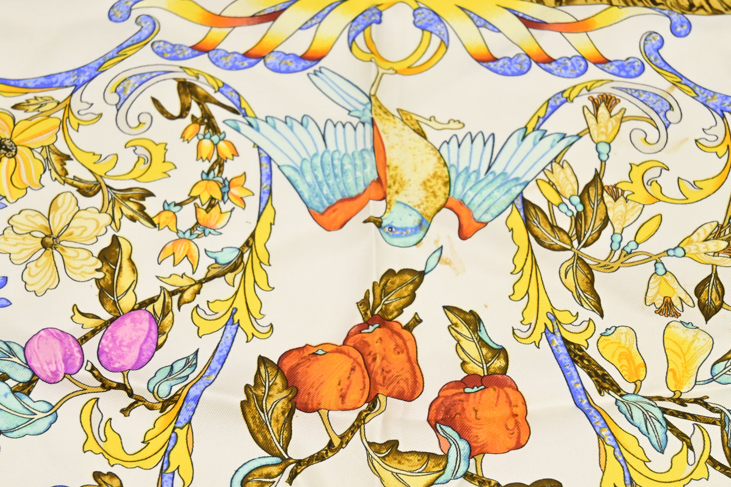 Hermes 'Pierres d'Orient et d'Occident' Carre 90 in Silk