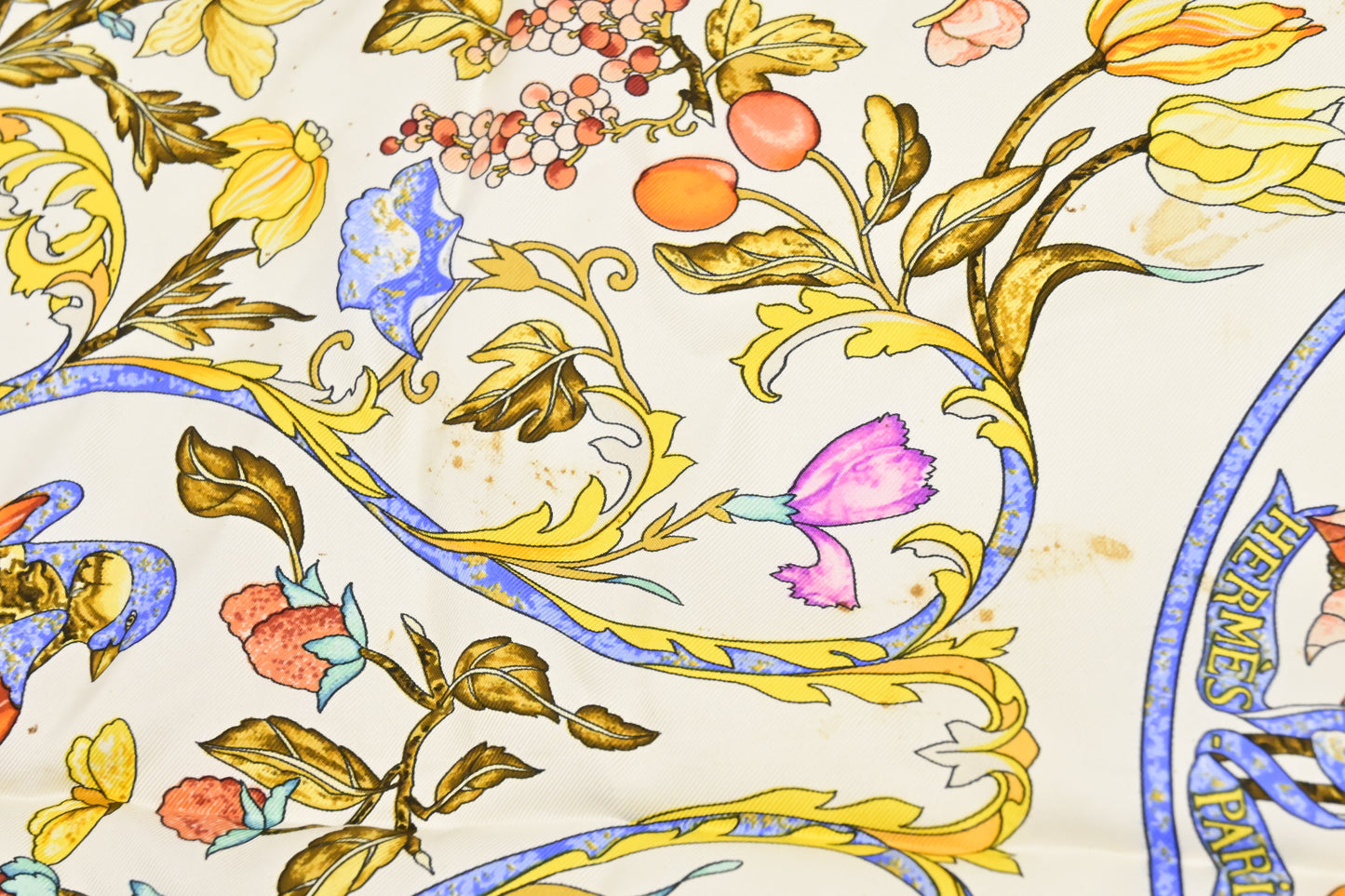 Hermes 'Pierres d'Orient et d'Occident' Carre 90 in Silk