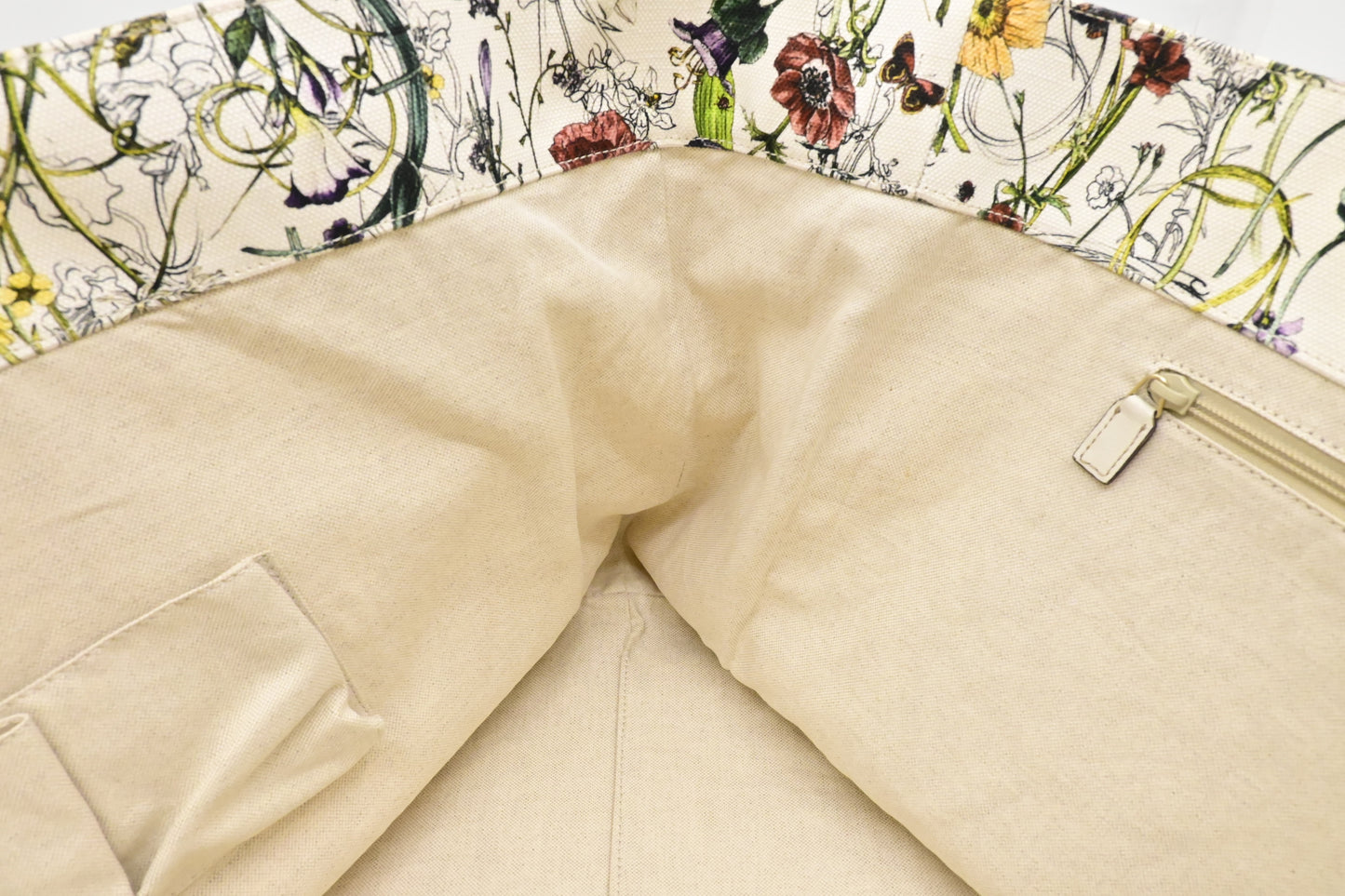 Gucci Tote in White Floral Canvas