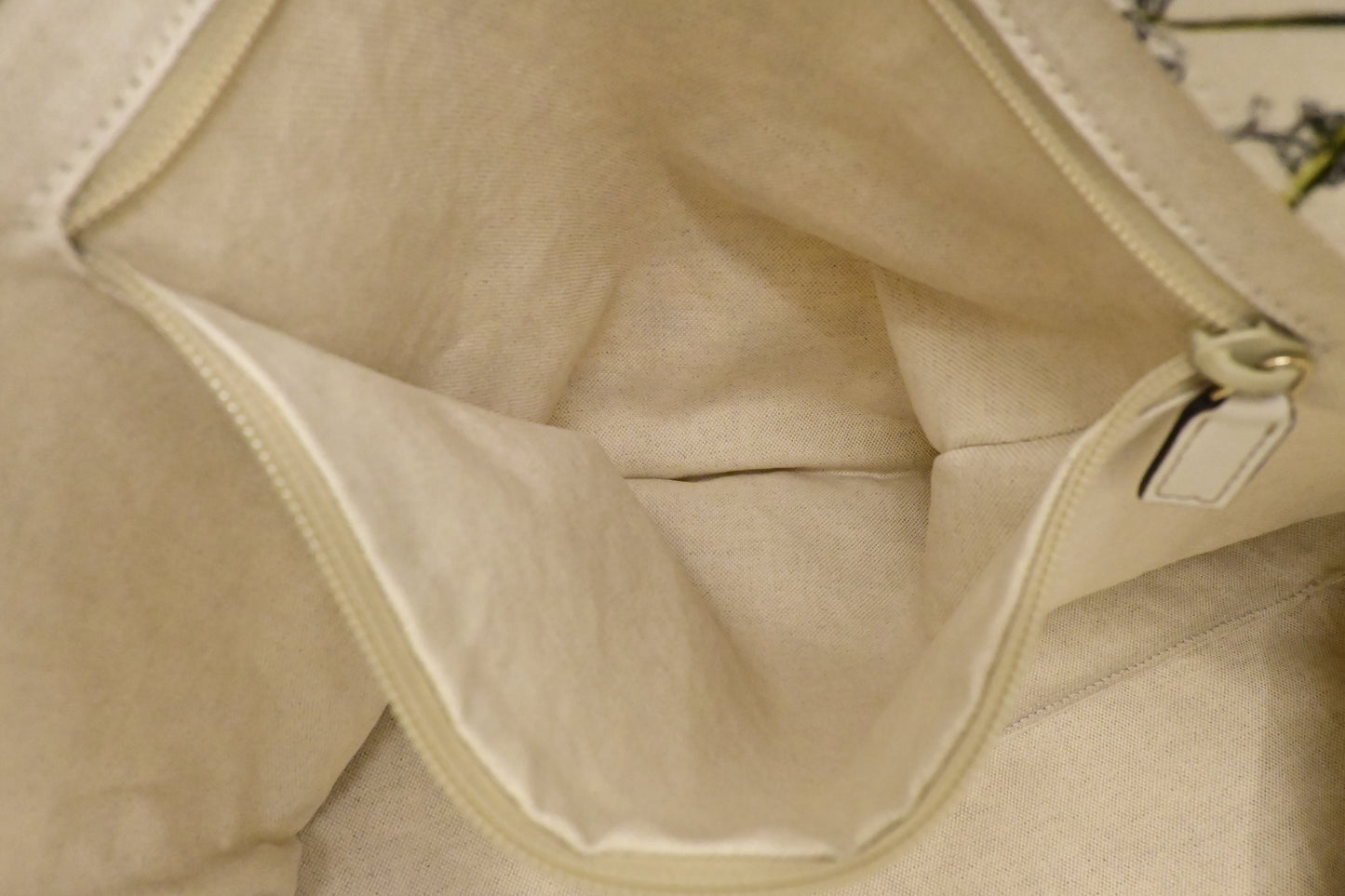 Gucci Tote in White Floral Canvas