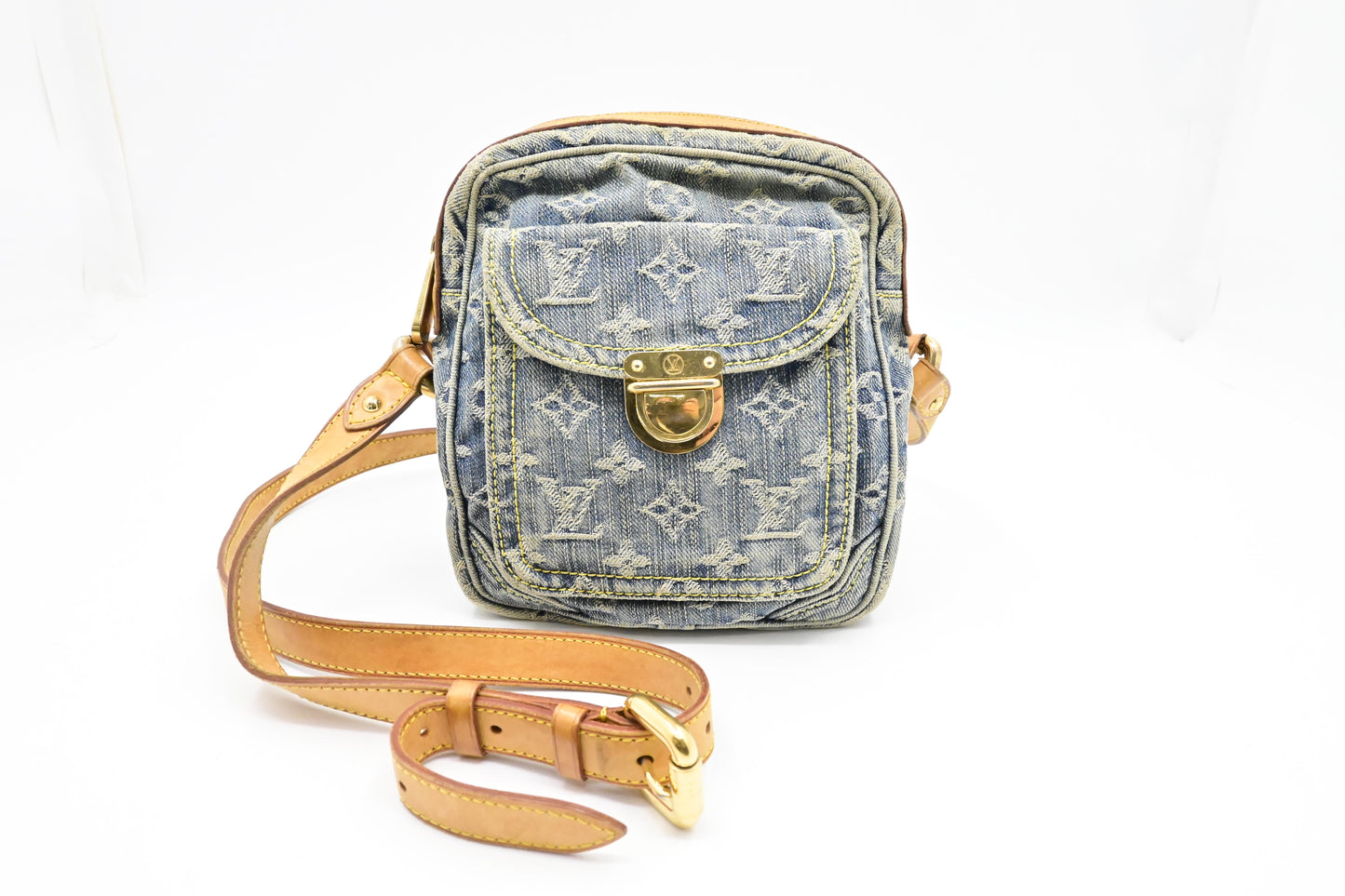 Louis Vuitton Camera Bag in Monogram Denim