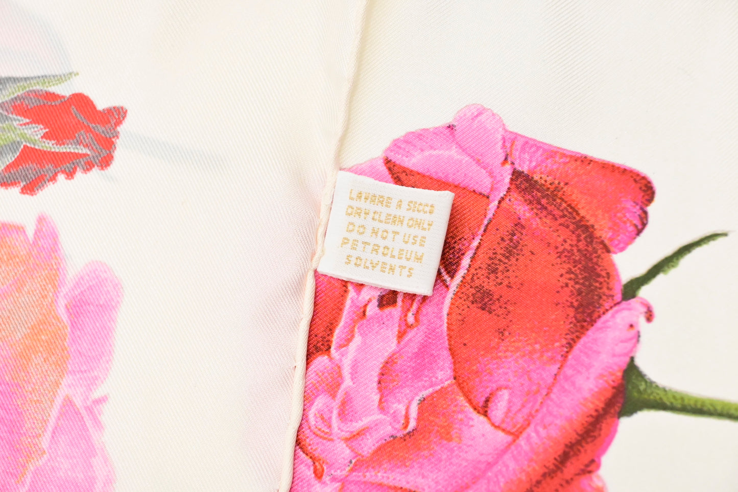 Gucci Roses Scarf in White Silk