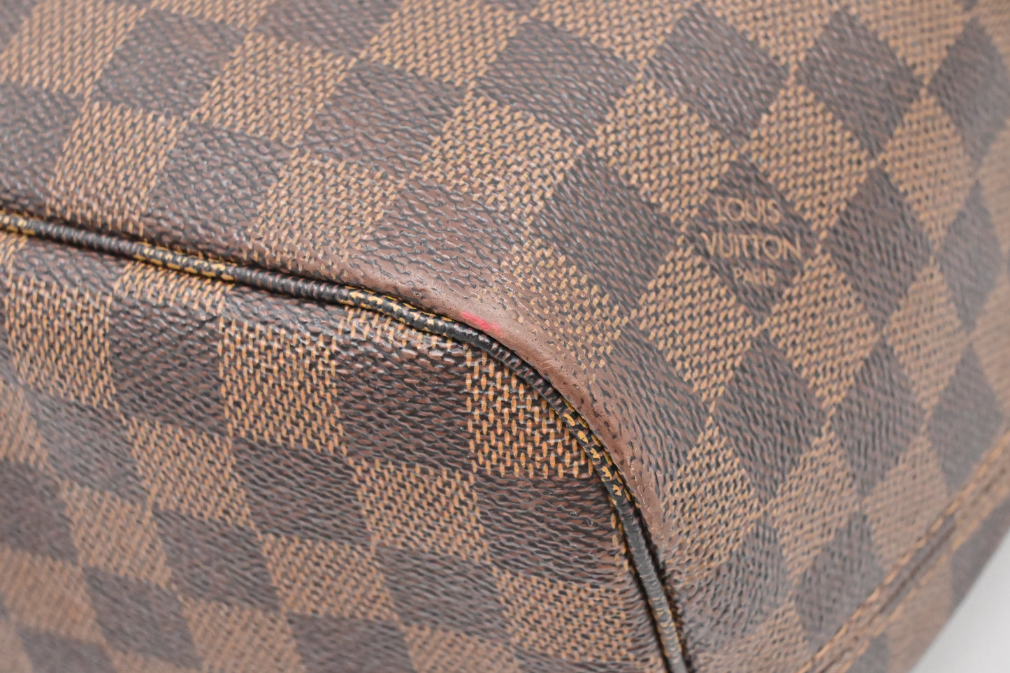 Louis Vuitton Neverfull MM in Damier Ebene Canvas