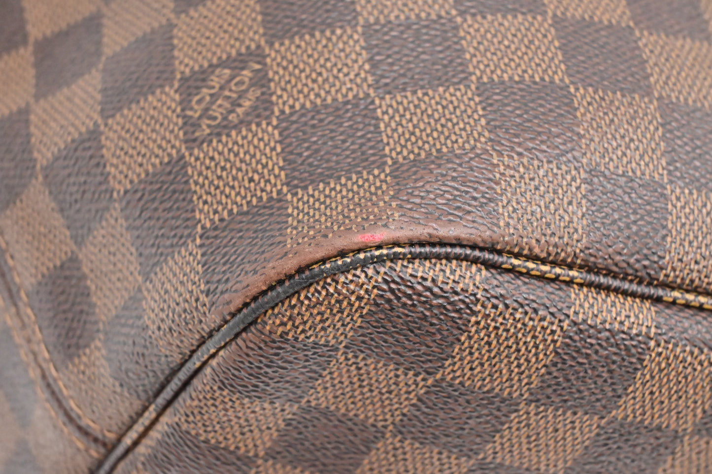 Louis Vuitton Neverfull MM in Damier Ebene Canvas