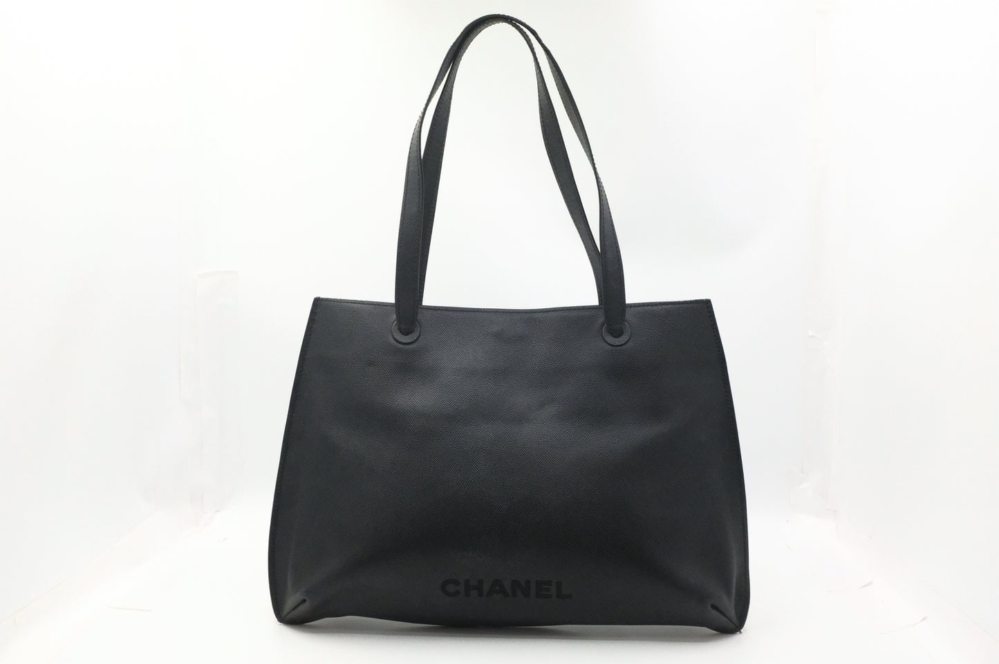 Chanel Shoulder Bag in Black Caviar Leather