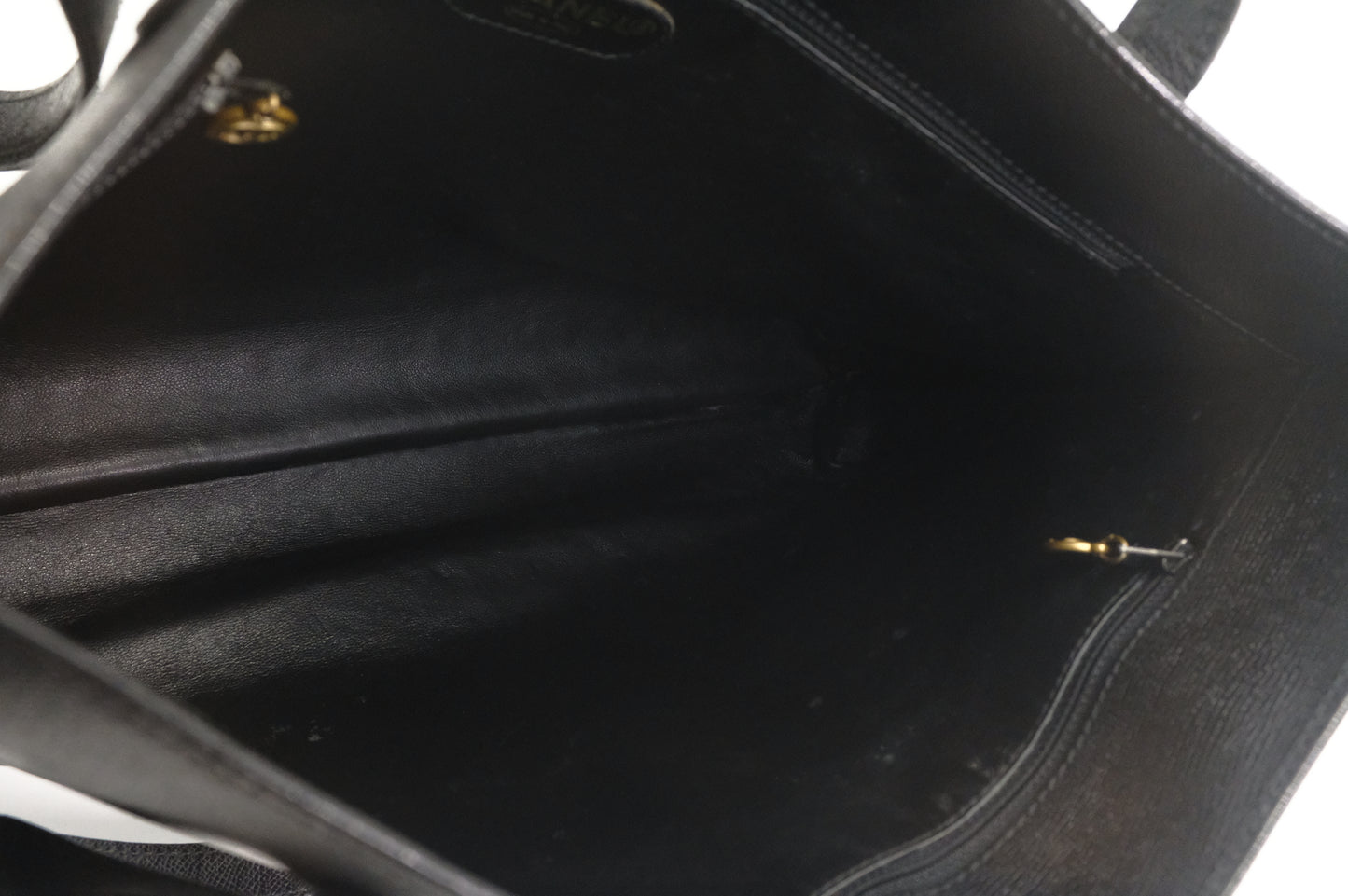 Chanel Shoulder Bag in Black Caviar Leather