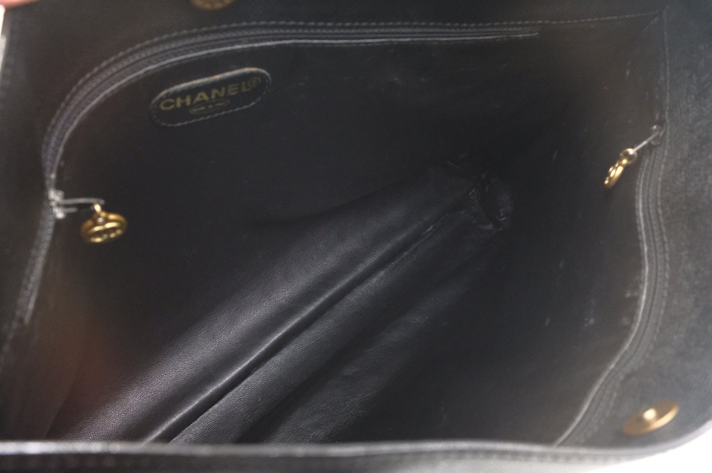 Chanel Shoulder Bag in Black Caviar Leather