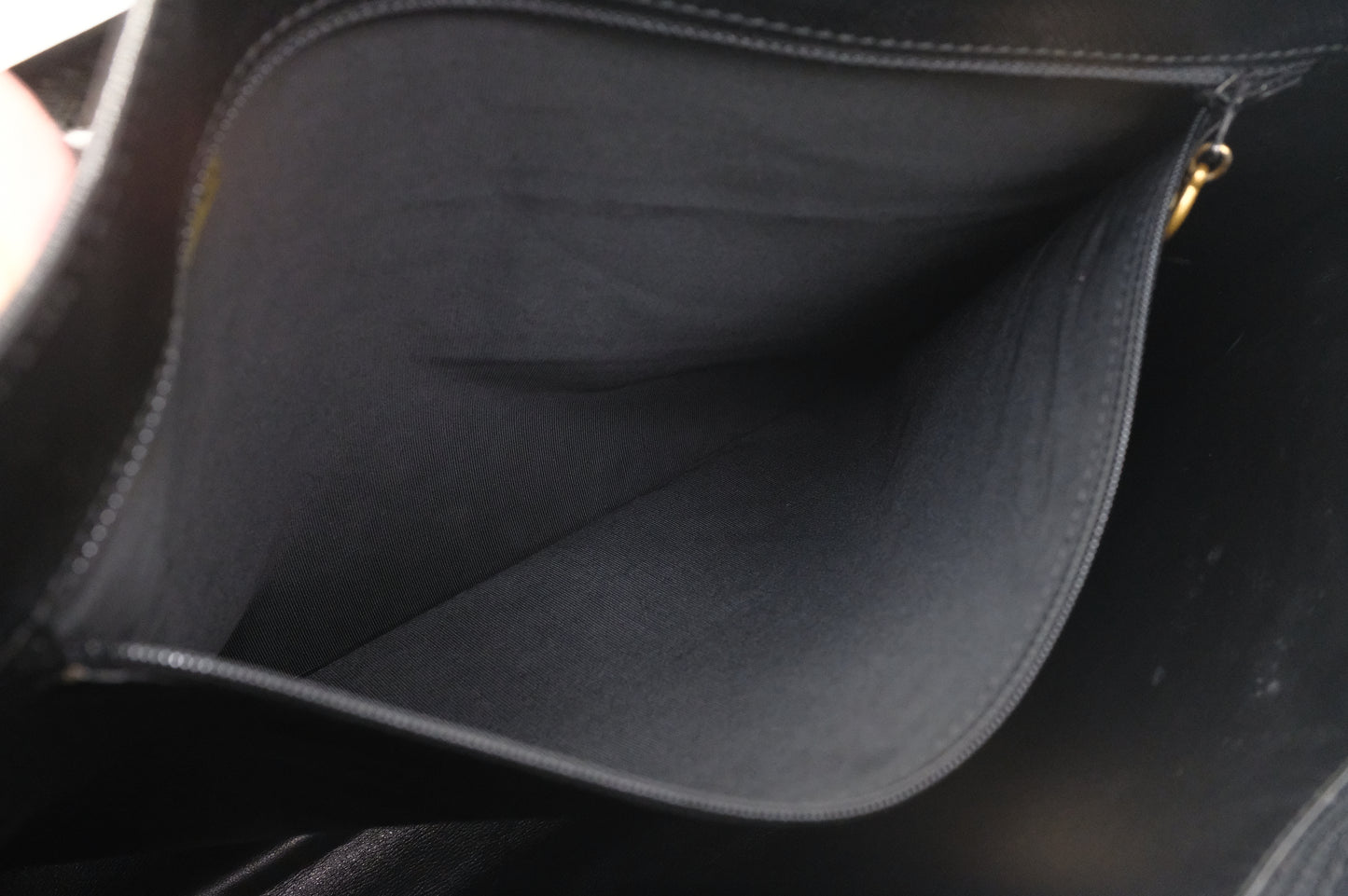 Chanel Shoulder Bag in Black Caviar Leather