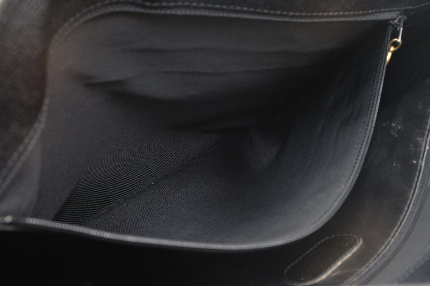 Chanel Shoulder Bag in Black Caviar Leather