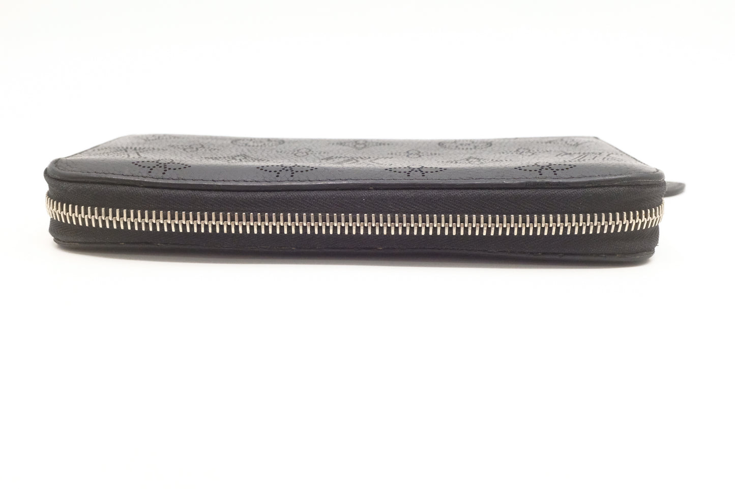 Louis Vuitton Zippy Wallet in Black Mahina Leather