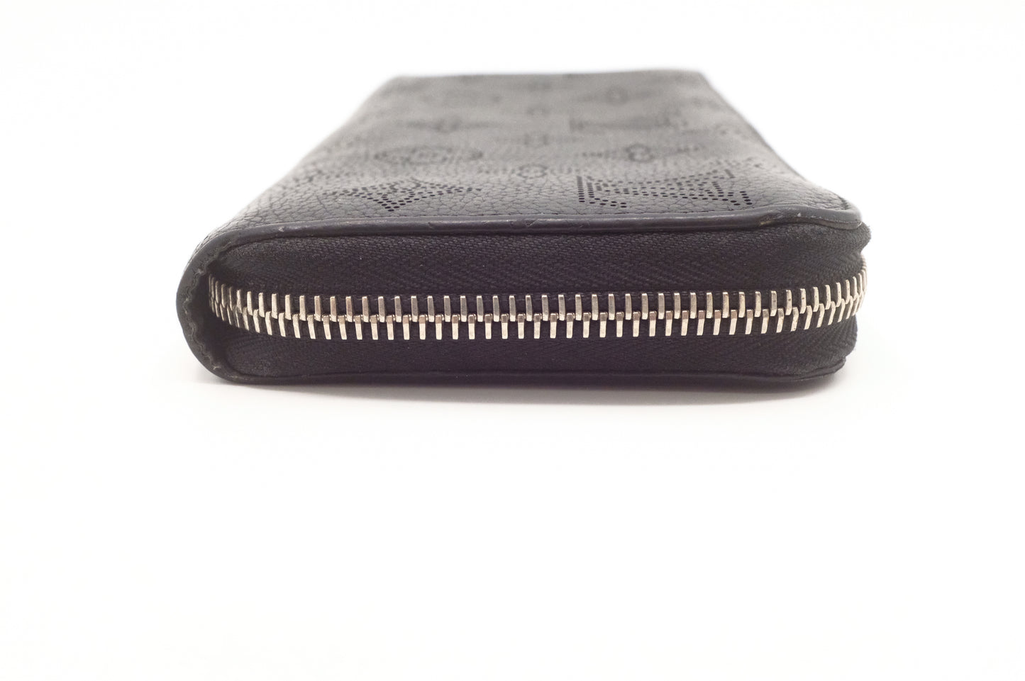 Louis Vuitton Zippy Wallet in Black Mahina Leather