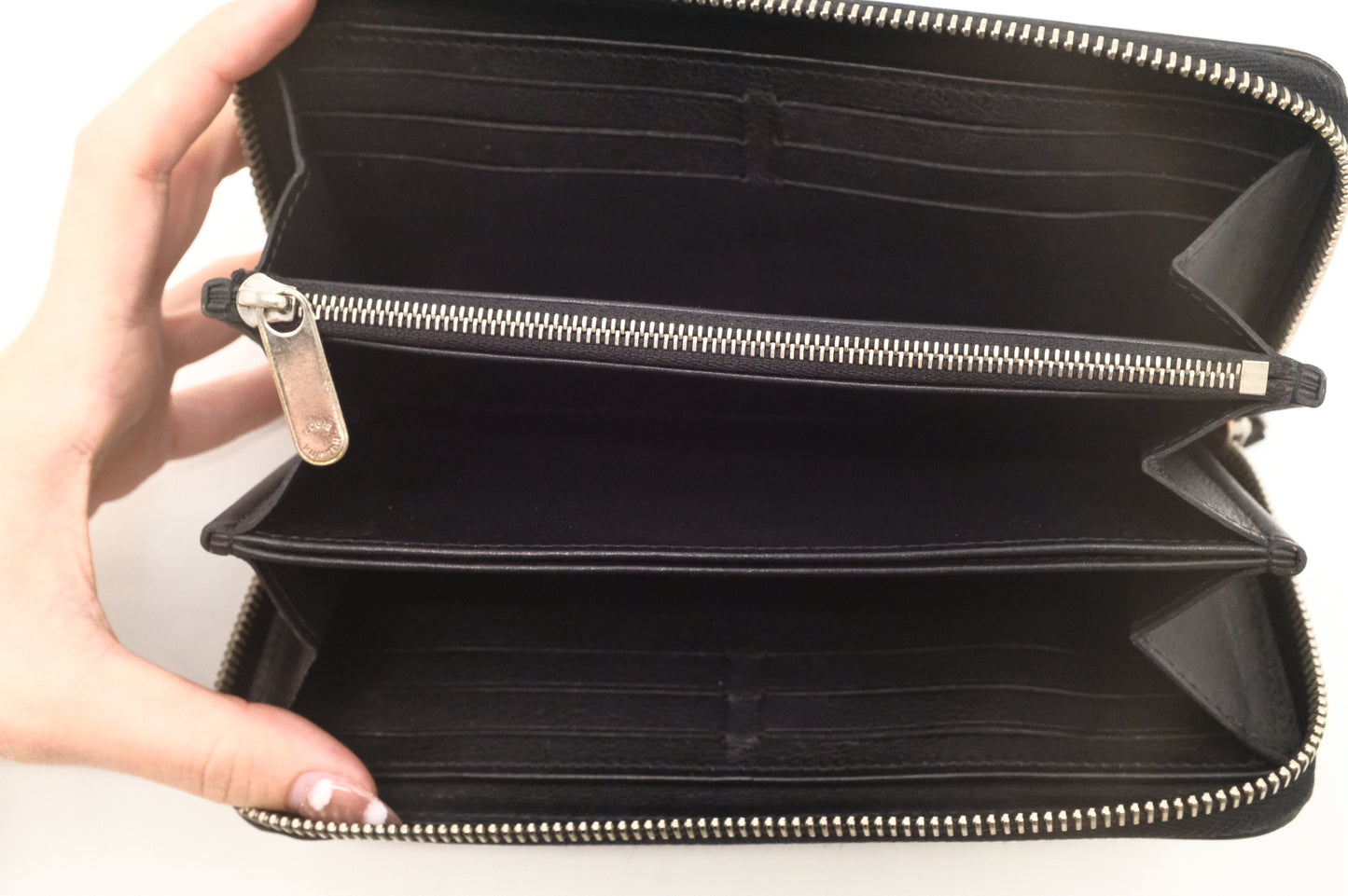 Louis Vuitton Zippy Wallet in Black Mahina Leather