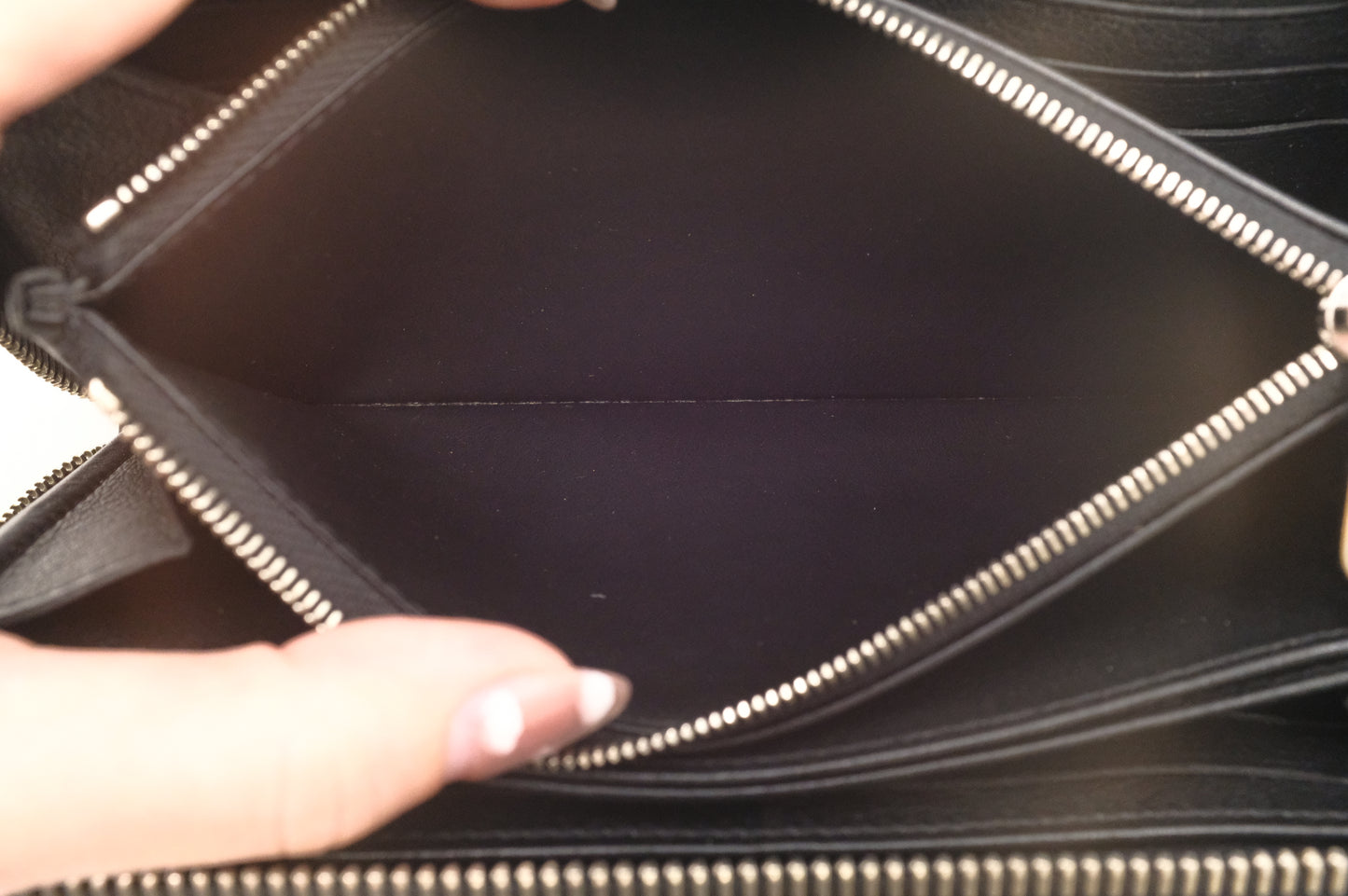 Louis Vuitton Zippy Wallet in Black Mahina Leather