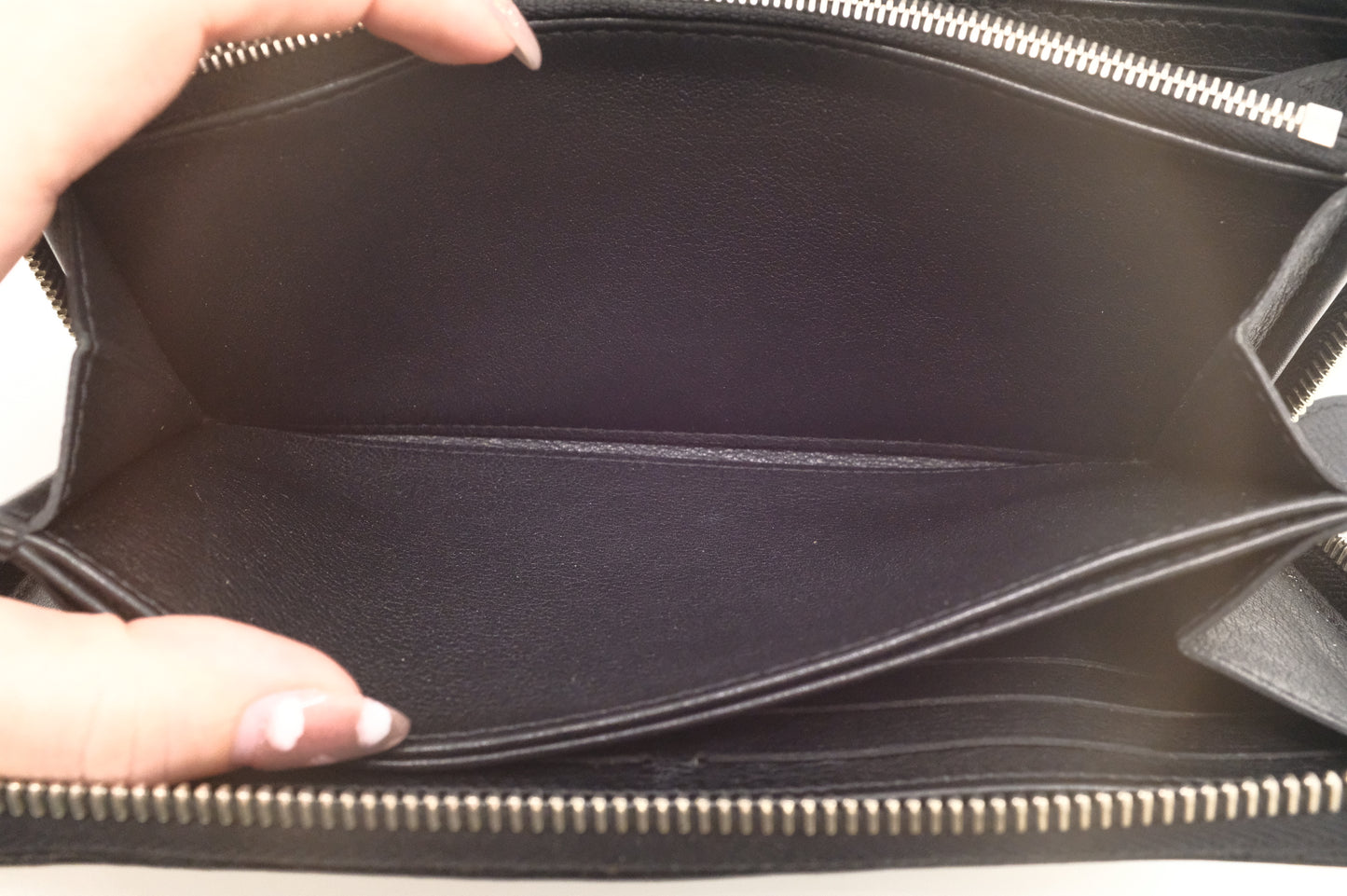Louis Vuitton Zippy Wallet in Black Mahina Leather