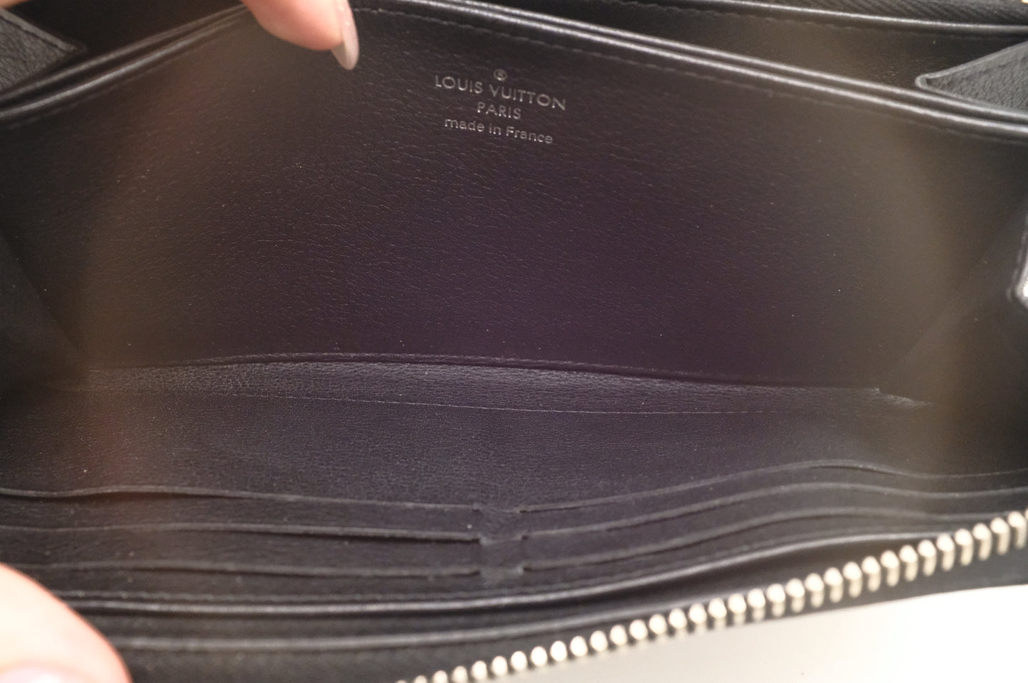 Louis Vuitton Zippy Wallet in Black Mahina Leather