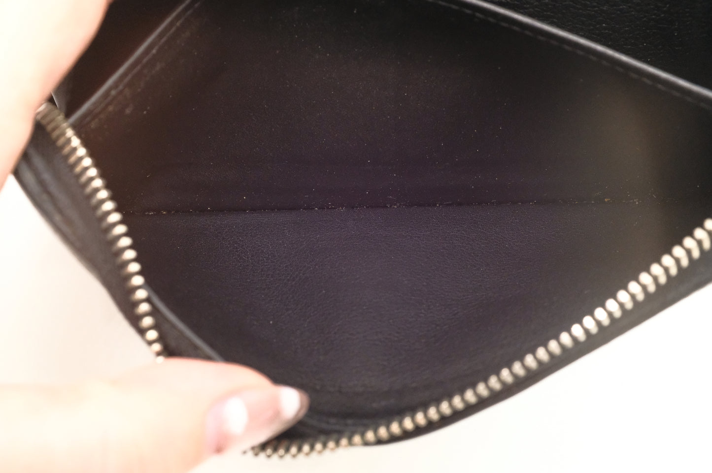 Louis Vuitton Zippy Wallet in Black Mahina Leather