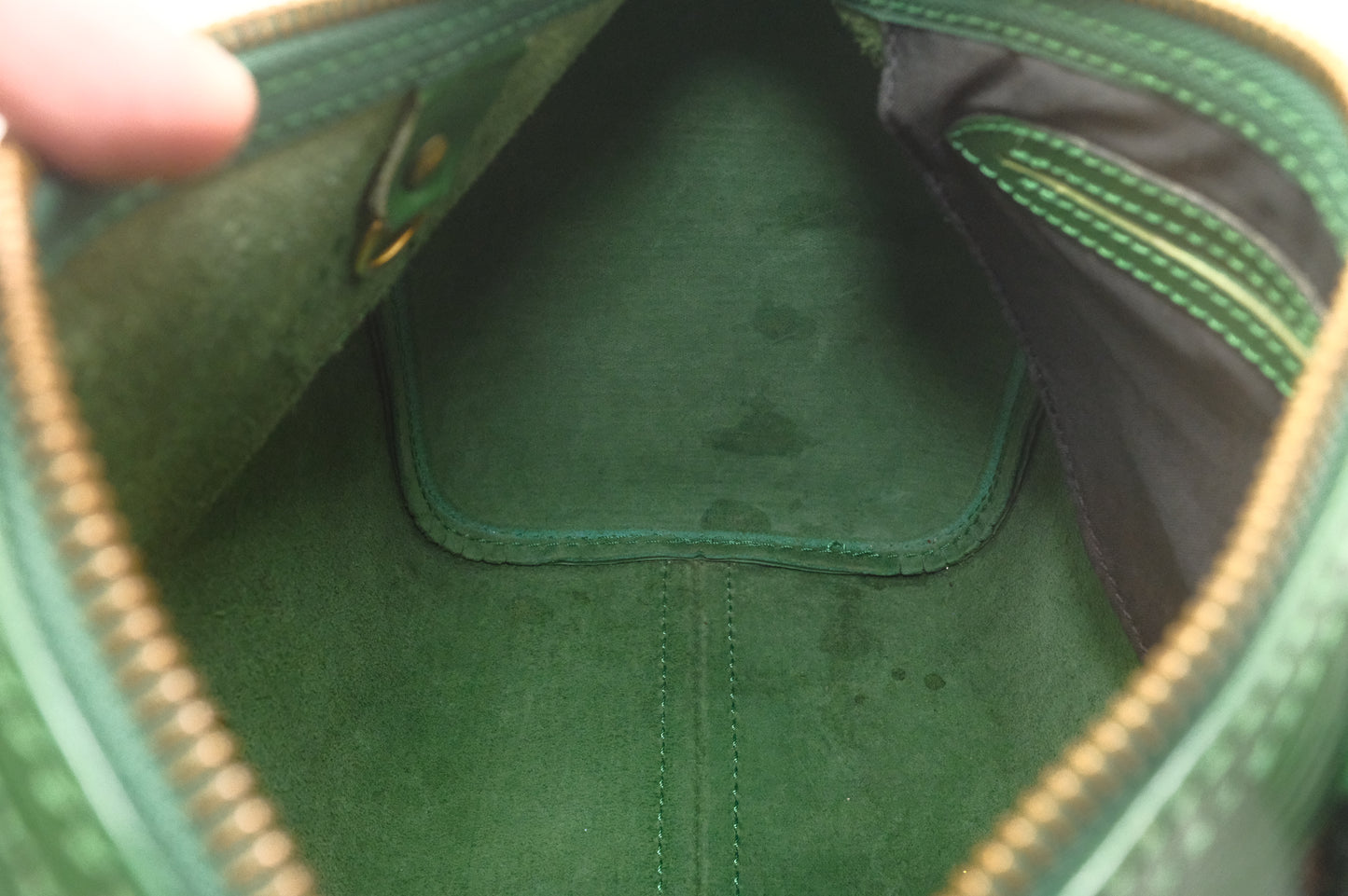 Louis Vuitton Speedy 25 in Green Epi Leather