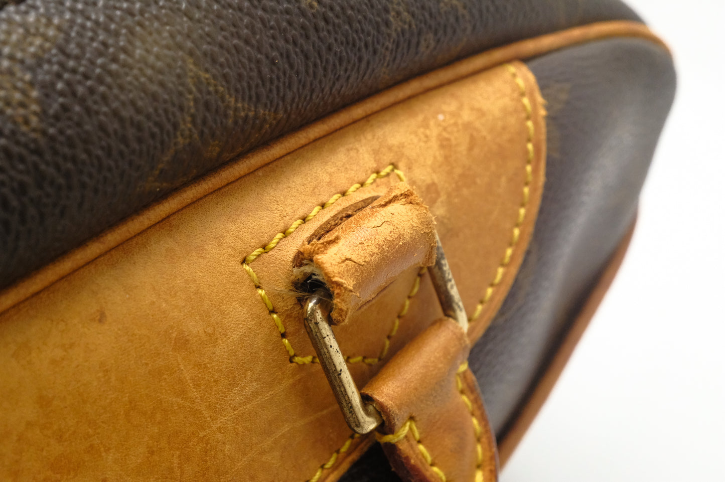 Louis Vuitton Deauville in Monogram Canvas