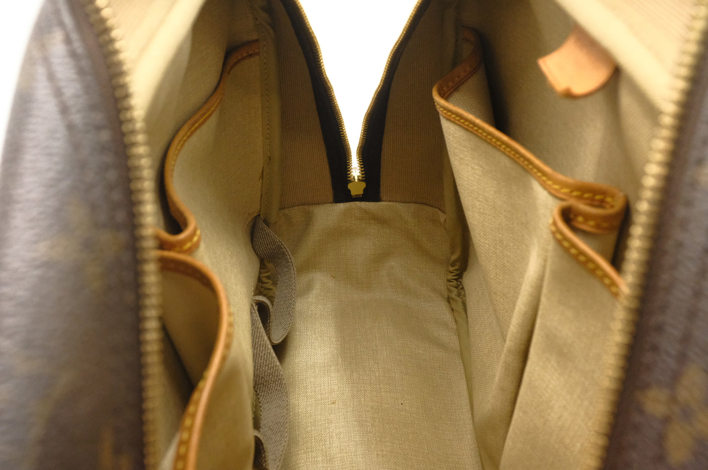 Louis Vuitton Deauville in Monogram Canvas