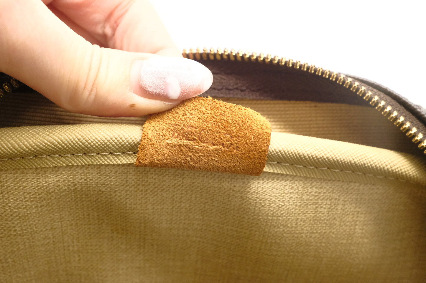 Louis Vuitton Deauville in Monogram Canvas