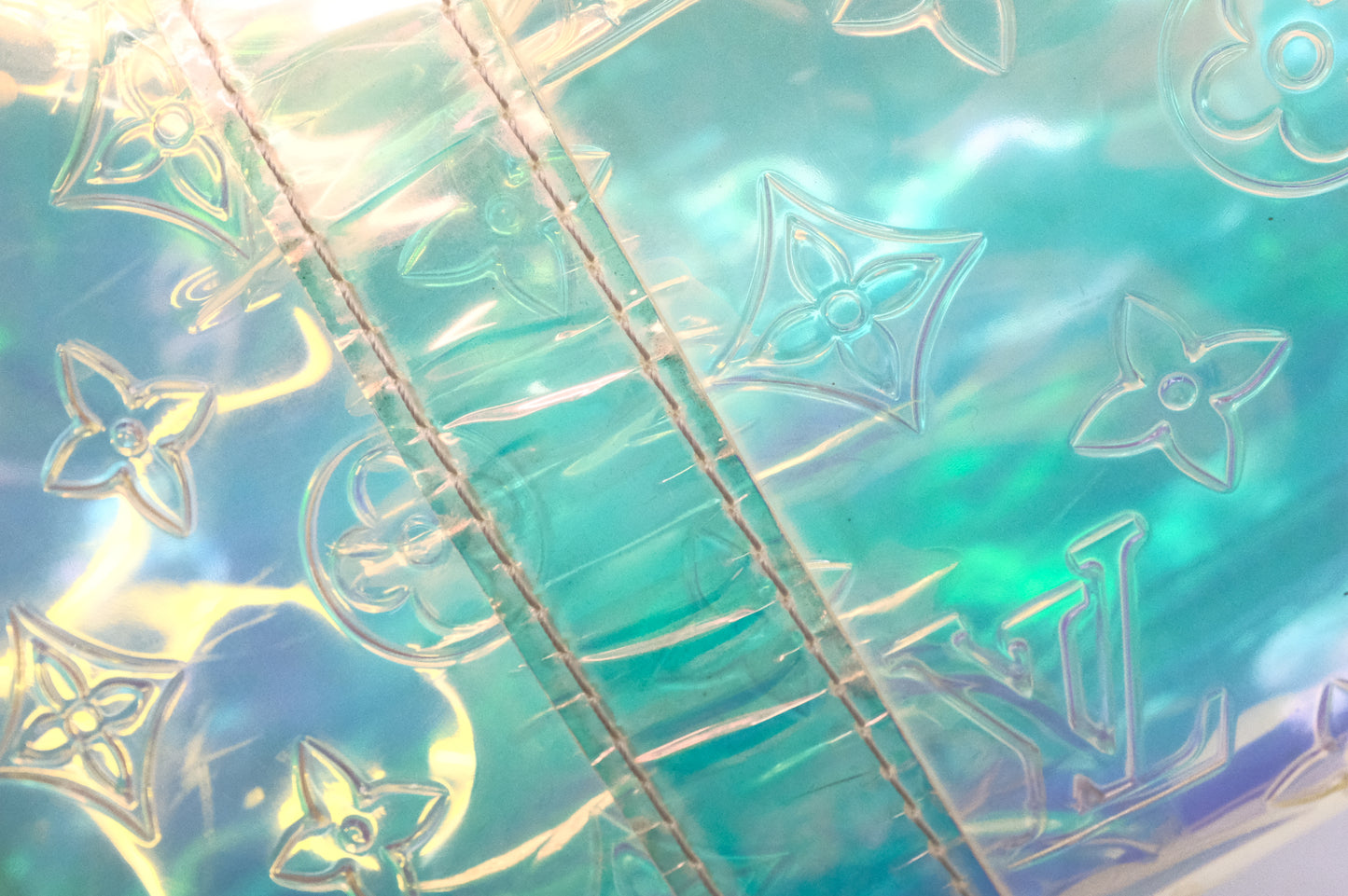 Louis Vuitton Keepall 50 Bandouliere in Prism PVC