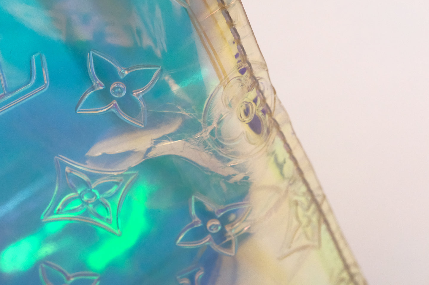 Louis Vuitton Keepall 50 Bandouliere in Prism PVC