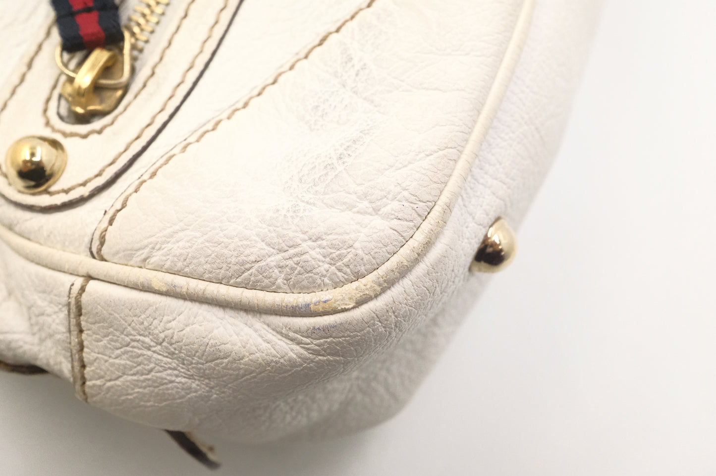 Gucci Shoulder Bag in White Leather