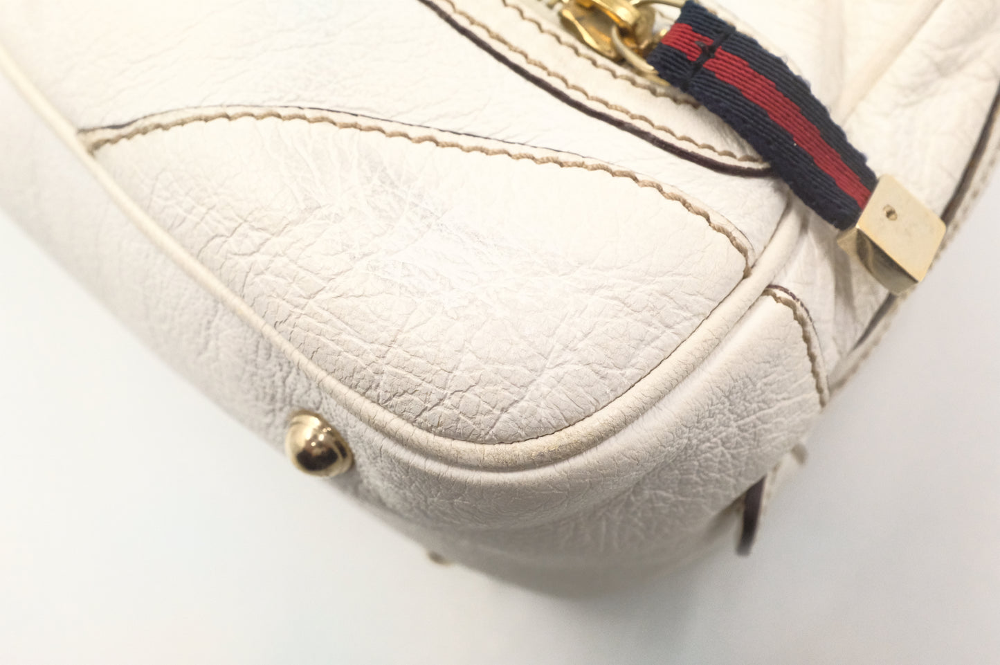Gucci Shoulder Bag in White Leather